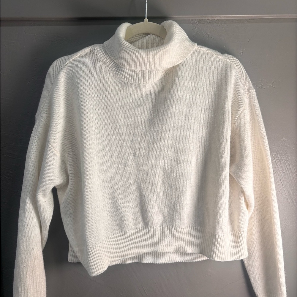 H&M Cream Cropped Turtleneck Sweater